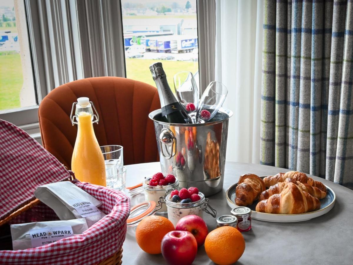 The Meadowpark Bar, Kitchen & Rooms Στέρλινγκ Εξωτερικό φωτογραφία